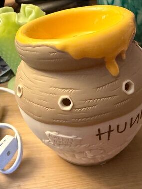 Scentsy Winnie the Pooh wax warmer!